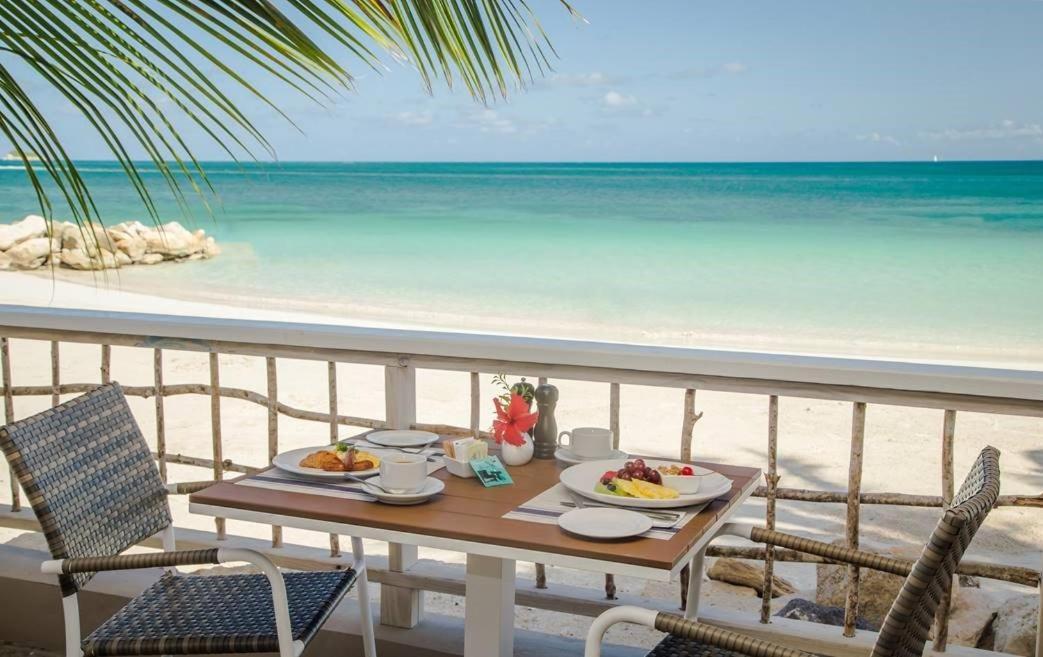 St. John's Siboney Beach Club מראה חיצוני תמונה